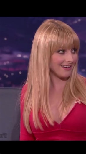 Melissa Rauch, the talented actress best known for her role as the witty and lovable Bernadette Rostenkowski-Wolowitz on The Big Bang Theory👇 | Kes stone