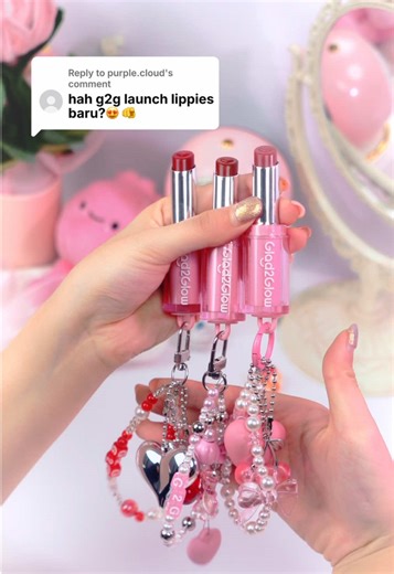 💅🏻 G2G BIRTHDAY SALE! Bibir kering siapa takuttt 😤💖 Ada Vit C, Kakadu Plum, Squalane, sama Peptide yang bikin bibir makin cerah dan alus kayak mochi 🥺✨ Warnanya juga cakep buat daily look cewe-cewe centil 😚 Checkout di Live TikTok sekarang! #glad2glow #lipbalm #lipbalmglad2glow #tintedlipbalm #lipcare