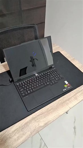 🔥 RAJA LAPTOP GAMING EMANG BOLEH SE-OLED INI?! 🔥 Kenalin, Lenovo Legion 5 15 (Eclipse Black)! 🖤 Laptop impian buat kalian para gamer & konten kreator yang ngga mau kompromi soal performa dan visual. 🚀 Ditenagai AMD Ryzen 7 & RTX 5060 8GB, dijamin rata kanan no lag! Mau main AAA games atau rendering video 4K? Gas terus! 🖥️ Layarnya? Next level! 15.1