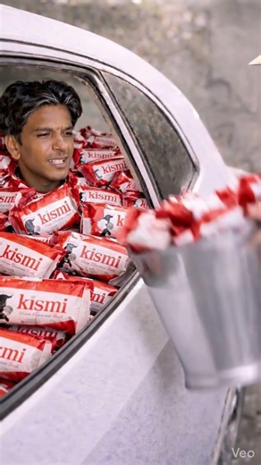 car me Kismis Chocolate 🔥🔥#comedy #viral #funnyvideo #shorts #viralvideo #trending #foodvlog #foodie
