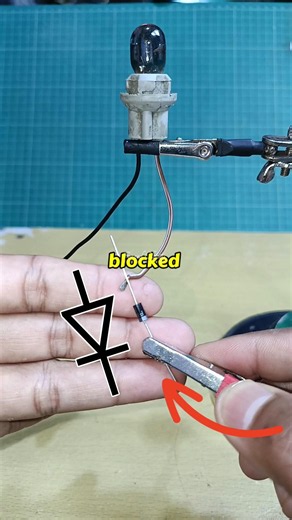 How a Diode Actually Works! 💡
