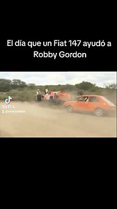 ¿Se acuerdan? 😂 El día que un Fiat 147 ayudó a Robby Gordon en el Dakar 2011 😳💪🏻 Momentos épicos del Dakar en Sudamérica Síguenos en Somos Dakar para más #CrossCountry #Rally #Dakar #DakarRally #RallyDakar #Motorsport #SomosDakar #Hummer #Fiat147 #RobbyGordon #RallyDakar #RallyRaid | Somos Dakar