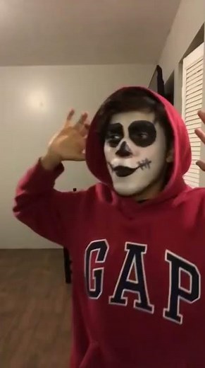 CARLITOS EN HALLOWEEN 🎃/ Luis Méndez #shorts