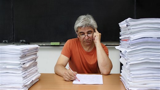 Faire plus travailler les professeurs du secondaire en Fédération Wallonie-Bruxelles : une mesure réaliste ? - RTBF Actus