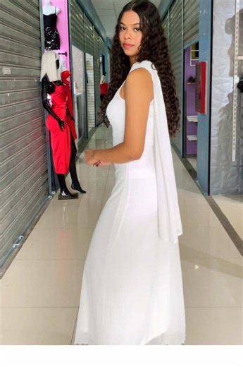 Disponible estas 3 hermosas opciones de vestidos que puedes usar en tu boda civil #vestidosdenovia #vestidoslargosblancos #bodacivilvestidos