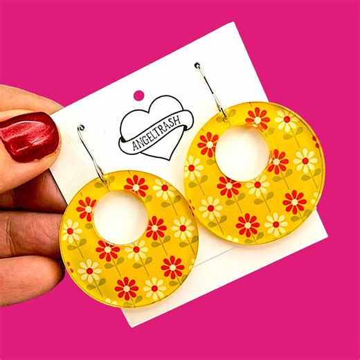 Retro 70s Floral Hoop Earrings - Yellow Daisy Flower Acrylic Drops - Hippie Boho Jewellery - Etsy UK