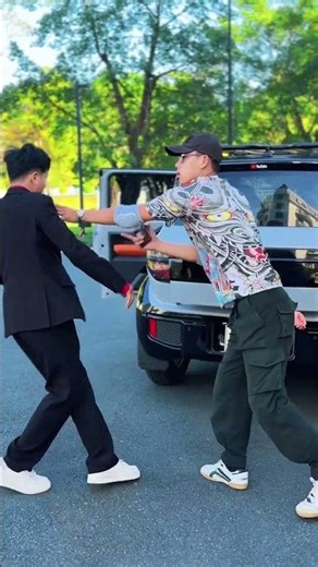 ONE KIND | A Hand Wrote “SOS”—I Didn’t Look Away #kindness #helpothers #humanity #bekind