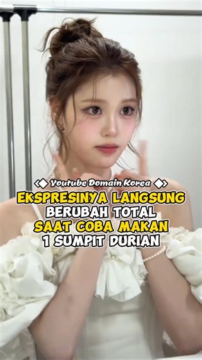 Ekspresinya langsung berubah total saat coba makan 1 sumpit durian