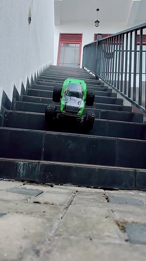 HSP Brontosaurus 🏎️🏎️🏎️ HSP #94211 PRO Brontosaurus 1/10th Scale 4 Wheel Drive Off Road Truck with 3300KV Brush Motor, 60A ESC and 2S 3500mAh Lipo Battery, unit is ready to Run. Features: Aluminium centre drive joint Powerful 3300kv Brush motor with anodized aluminium Heatproof/Waterproof & guard cover High precise measurement brush ESC Large Solid Shock Towers High performance front/rear differentials Powerful monster front/rear suspensions Eight Oil Filled Full Aluminium 8 shocks/Adjustable