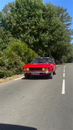The 1968 Fiat Dino 2000 Coupe by Bertone was born from a collaboration between Fiat and Ferrari to homologate a Ferrari V6 engine for Formula 2 racing. To meet the production requirement of 500 units, Fiat used the Ferrari-designed V6 engine, adapted by Fiat to be more suitable for a road car, and commissioned Bertone to design the 2 2 coupe body. The car debuted at the 1967 Geneva Motor Show, featuring a five-speed manual transmission, four-wheel disc brakes, and a limited-slip differential. 📽