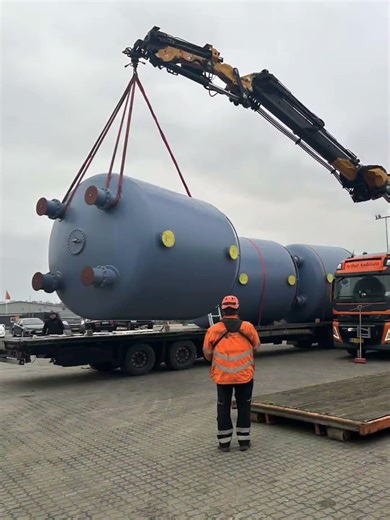 For @grundfos water treatment. Transport, løft og indsætning af tanke til vandrensning.