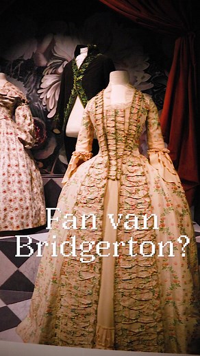 Altijd al een hoepelrok willen passen? Kom langs bij Modemuseum Hasselt en waan je een echte Bridgerton. Bezoek Rococo Reboot! en maak een zintuiglijke tijdreis vol texturen, geuren en geluiden! ✨ | Modemuseum Hasselt | Facebook