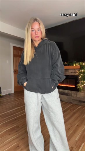 need these sweatpants in more colors @Under Armour 🩶 #sweatpants #cozyootd #underarmour #loungewear #holidayhaul