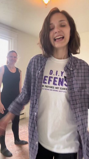 In this TikTok video, you'll learn a simple yet effective technique to break free if someone grabs your shirt. With the right skills and knowledge, you can protect yourself from potential danger and stay safe in any situation. Don't wait until it's too late to learn these essential self-defense skills! 💪#selfdefense #safetytips #escapetechniques #martialarts #fightingback #personalprotection #stayalert #stayaware #tiktokselfdefense #lyh