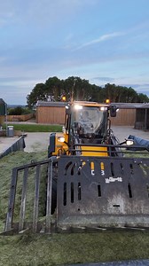 55K views · 753 reactions | Up, close and personal. A JCB 435S wheeled loading shovel working on the silage clamp. | JCB Agriculture | Facebook