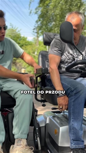 Marzy Ci się niezależność, wygoda i styl? AVD Ponza to skuter elektryczny, który sprawdzi się zarówno w codziennych dojazdach, jak i podczas dłuższych przejażdżek. Komfort, nowoczesny design i cicha jazda – a przy okazji… zero tankowania na stacji Obejrzyj film i zobacz, jak AVD Ponza wygląda w akcji – a gwarantujemy, że uśmiech sam pojawi się na twarzy. Z nami nie martwisz się papierologią – pomagamy uzyskać dofinansowanie PFRON, wypełniamy wnioski i załatwiamy formalności. Ty tylko wybierasz k
