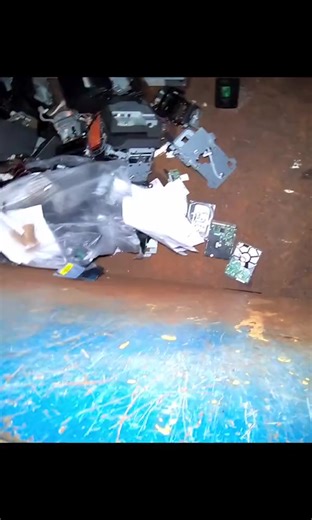 Computer Scraps! #ewaste #computer #electronic #harddrive #dumpsterdiving #foundintrash | The Scavenger Video