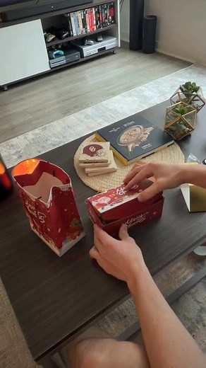 This money explosion box is the ultimate Christmas surprise. Load it with cash or photos and watch it blast open. Reusable, hilarious, and guaranteed reactions. 🎁💸 #moneygift #christmasgift #viralproducts #giftideas | Graotitude/d