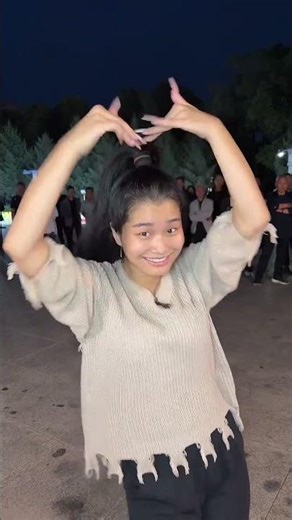 Fengbao's Finger Dance & Singing Cover The First Love in World Emotional Performance