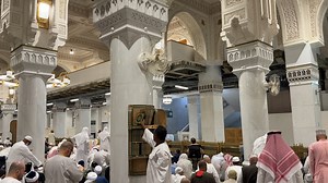 The beautiful Adhan captivates all in Masjid al-Haram | Hadith of the Day