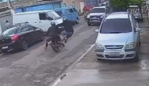 CENA FORTE: motorista reage a assalto e atropela suspeito que morre