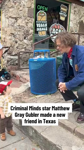 22K views · 383 reactions | Monday’s total solar eclipse brought more stars along with it. Matthew Gray Gubler was in Austin to catch a glimpse of the celestial event and he made a tiny friend along the way. 朗#texas #texasnews #austin #matthewgraygubler #criminalminds : Courtesy of Miagautreau via Instagram | MySA | Facebook