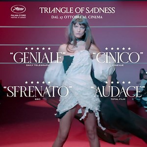 TRIANGLE OF SADNESS, il film Palma d'oro 2022 di Ruben Östlund, è ora finalmente al cinema! Una coppia di modelli, Carl e Yaya, partecipa a una crociera di lusso insieme a un bizzarro gruppo di super ricchi e a un comandante con la passione per l'alcol e Karl Marx. Tutto all'inizio sembra piacevole e perfetta per Instagram, ma un evento catastrofico trasforma il viaggio in un'avventura in cui ogni gerarchia viene capovolta. | Teodora Film