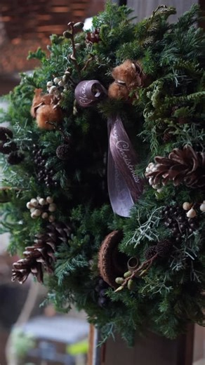 ラムズイヤー | . . wreathe ニュアンスカラーのアレンジ 命日のお花 . . ご依頼いただいたバースデーケーキ 焼き林檎のタルト . 先週も一週間ありがとうございました。 . . クリスマス、お正月準備になってる 店内ですが新たなお花と共に また水曜日よりご来店お待ちしてます。... | Instagram