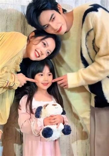 eo ơi gia đình này dễ thương quá điiii 🫶🏻🌲☀️ TÔI NHƯ ÁNH DƯƠNG RỰC RỠ #toinhuanhduongrucro #songweilong #zhaojinmai #shineonme #kieuduongtunga