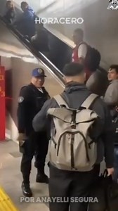 🚨🔥 POLICÍA AUXILIAR R@t3R0 EN EL METRO 🔥🚨 Un elemento fue captado robando el celular a un hombre ebrio dentro del Metro CDMX 😡📱 La gente lo encaró y el uniformado, con toda su cara dura, se hizo el que no sabía nada 🤥👮‍♂️ 💬 El pueblo ya está harto de los abusos… ¿y tú qué opinas, perro? 🐕💢 #MetroCDMX #PolicíaAuxiliar #Robo #Corrupción #ViralMexicano | Chalco Viral: Memes y Noticias Urbanas
