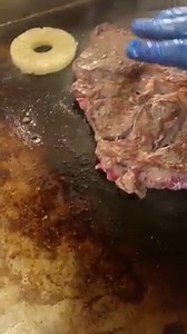 Bistecca alla fiorentina ! 🇮🇹 Semplice ma anche se è e saporita da morire Per più video foto e ricette seguimi su www.instagram.com/chefruffi_official #IONONMICORROMPOPERSENZANIENTE | Chef Ruffi