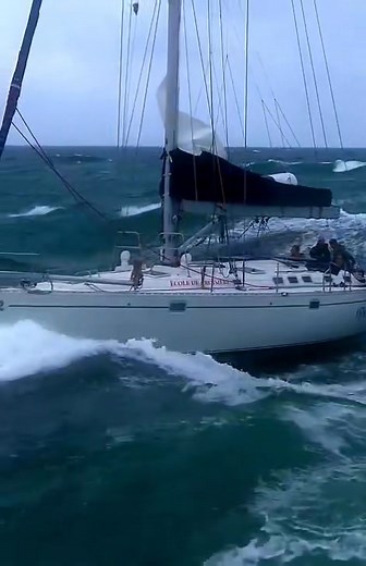 Wow Captain Skills!! @BoatZoneRamps #sailinglife #sailboat #captain #skipper #skills | Mizana yelken sailing