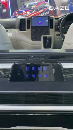 Lampu di plafondnya bikin hiace ini jadi berkelas