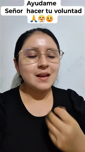 👉Al despedir este 2025, mis hermanos en la fe, damos gracias a Dios por sostenernos y fortalecernos en cada etapa. Hoy dejamos atrás todo lo que dolió o nos detuvo, confiando en que el Señor renueva nuestras fuerzas y hace nuevas todas las cosas. Entramos al 2026 con esperanza, porque Su palabra nos anima: “El Señor es mi fortaleza y mi cántico, y ha sido mi salvación.” (Éxodo 15:2). Y también: “Echa sobre el Señor tu carga, y Él te sustentará.” (Salmo 55:22). Que el 2026 sea un año de fe, ánim