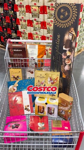 Costco_Japan / コストコ ジャパン | 🍫コストコでバレンタイン準備！🍫 今年もバレンタインの時期にぴったりの大容量チョコを販売中😍！ 友人同士や職場はもちろん、家族みんなで楽しむのにもぴったりなラインナップです✨ 自分へのご褒美にもおすすめです💖 在庫限りの商品もあるので、気になるものはお早めにGETしてください🍫... | Instagram