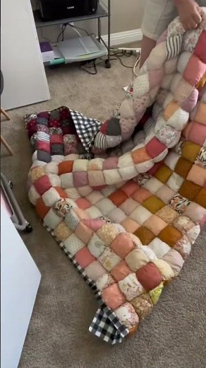 DIY Puff Quilt Pattern & Tutorial! Easy craft that will be your favorite to grab! #quiltpattern