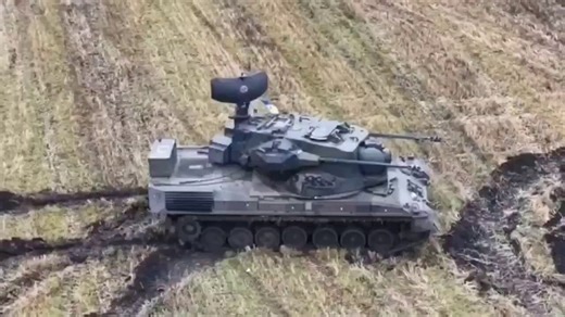 ⭕🇩🇪 German Engineering in Action: Ukraine’s Gepard System Takes Down Drone SwarmsUkrainian forces are using the German made Flakpanzer Gepard to intercept incoming Shahed type drones in real time.The radar guided twin 35mm gun system is proving highly effective as a mobile short-range air defense platform, rapidly tracking and destroying multiple low-flying UAVs during attacks.