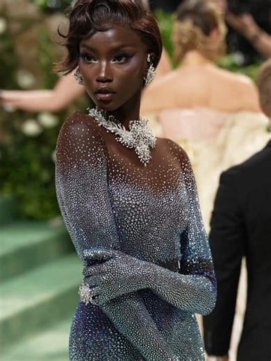 When “more crystals” becomes the final touch. #supermodel #fashion #shorts #runway