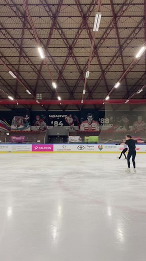 Layback Spin Figure Skating: Ice Skating Twirls and Acrobatics