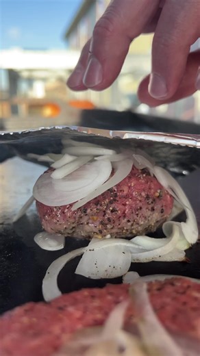 2.6M views · 6.5K reactions | Are you really smashing out all the juices when smashing your burger on a griddle? Please explain? #smashburger #smashburgers #fypfood #reels #cookingreels | Revolution Barbecue | Facebook