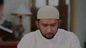 710K views · 10K reactions | movie horor Indonesia terbaru beginilah yang terjadi akibat ulah seseorang yang melempari tanah kuburan usaha orang #horor #movie #trendingreels #bestmovie | Hannah Kurniawan | Facebook
