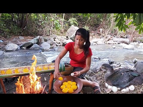 Survival cooking in forest - Duck egg spicy delicious grilled in bamboo tree for dinner