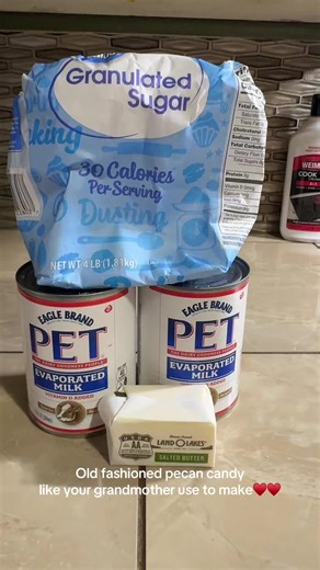 Didn’t video when I put the pecans🧐on the end! Didn’t show when I cut it either🤷#veesbirthdayatlapco🥰