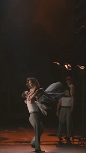 Das Warten hat sich gelohnt! Ab sofort könnt ihr Ku’damm 59 in der ZDF Mediathek genießen. Taucht jederzeit in die mitreissende Geschichte der Familie Schöllack ein – egal wo ihr seid! Also: fleißig streamen und euch schon mal auf ein baldiges Wiedersehen freuen – LIVE im Theater des Westens! Wir sind überglücklich und wünschen euch ein wunderbares Wochenende! Euer Ku’damm 59 - Das Musical Team ✨ https://www.zdf.de/kultur/musik-und-theater/kudamm-59-musical-100.html | Peter Plate