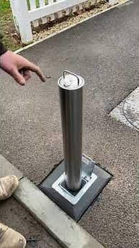 Operating a telescopic bollard