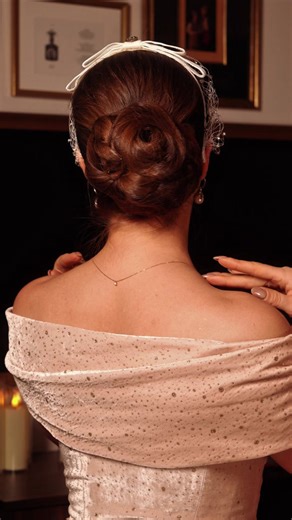 Vintage hairstyle in Grace Kelly mood, for festive occasions ✨ #oldho