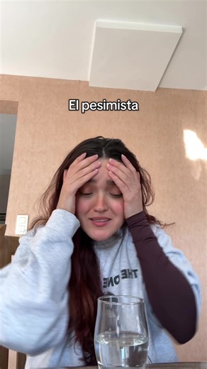 el vaso con agua versión Colombia core #parati #colombia #humor | bottle water trend