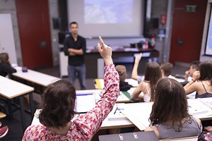 Les élèves suisses bons en maths et sciences, moins en lecture, selon l'étude PISA | RTS