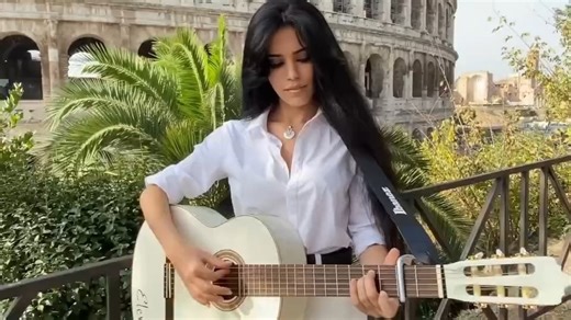 意大利美女歌手演绎 L'ITALIA