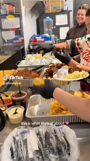 Last night Mia & AB connected with @nohungryneighbor & @olivia_renzi to serve food at @thenightministry #chicago | Kuma's Corner